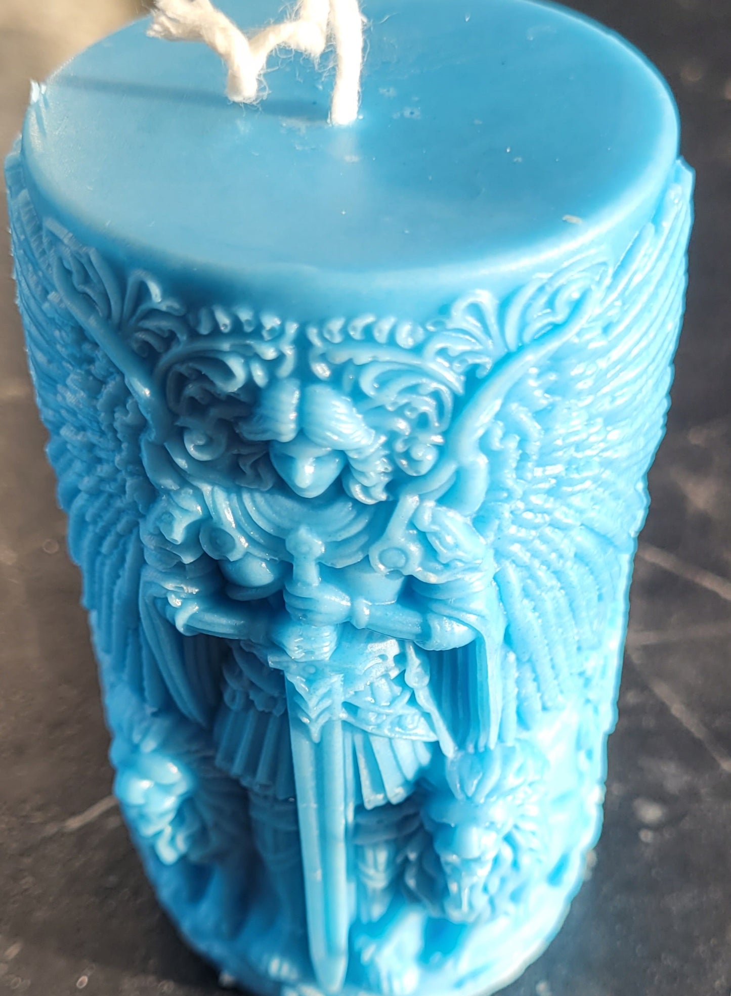 Erzengel Michael Handgegossene Säulenkerze Stück